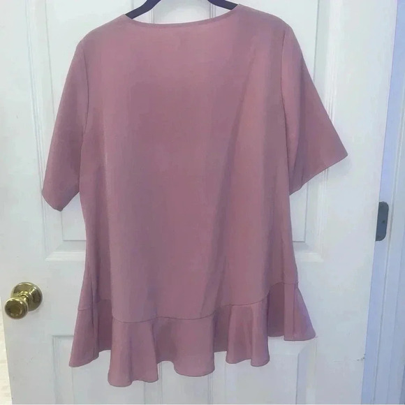 Time an tru top / pink in color - Picture 3 of 3